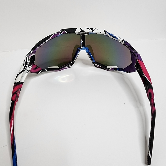 All Season Wrap Sunglasses | Cartoon Design - Picture 4 of 5